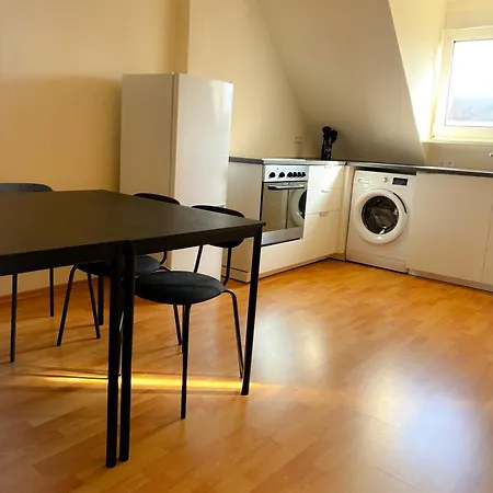 Apartment Ueber Neu Ulm'S Daechern, 2 Schlafzimmer Inkl. Stellplatz Neu-Ulm Exterior foto